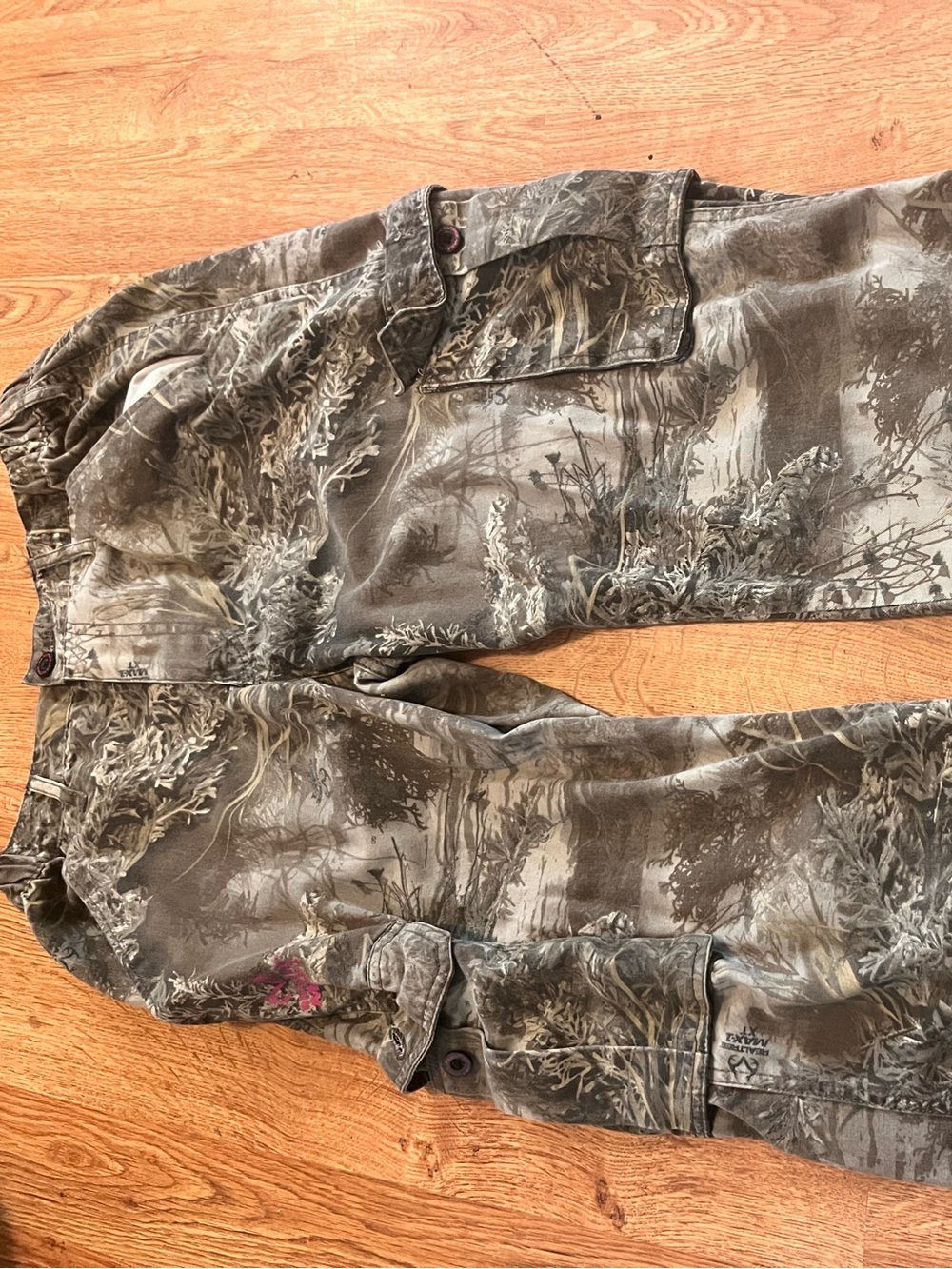 Realtree Men's Camo Relaxed Jeans in Olive and Brown Tones